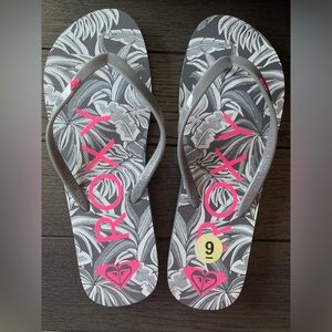 SIZE 9 ROXY BRAND NEW FLIP FLOPS